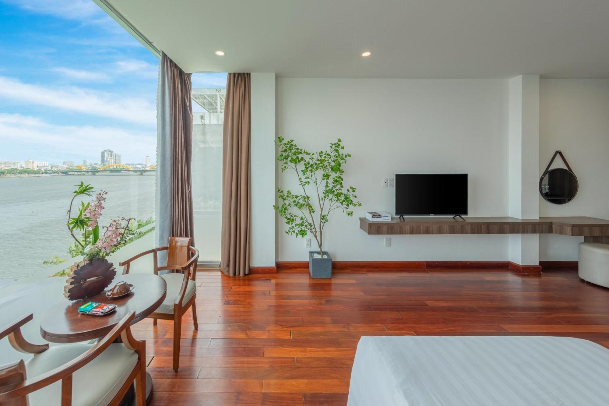 Hoang Linh Riverside Hotel Danang Экстерьер фото