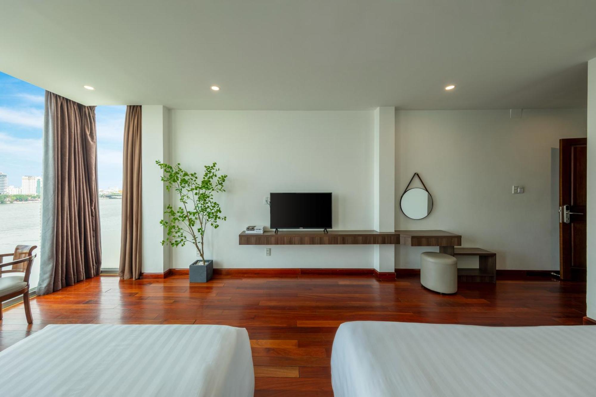 Hoang Linh Riverside Hotel Danang Экстерьер фото